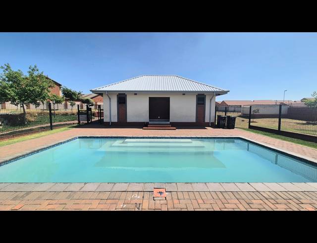 2 BEDROOM APARTMENT FOR SALE IN NOORDWYK